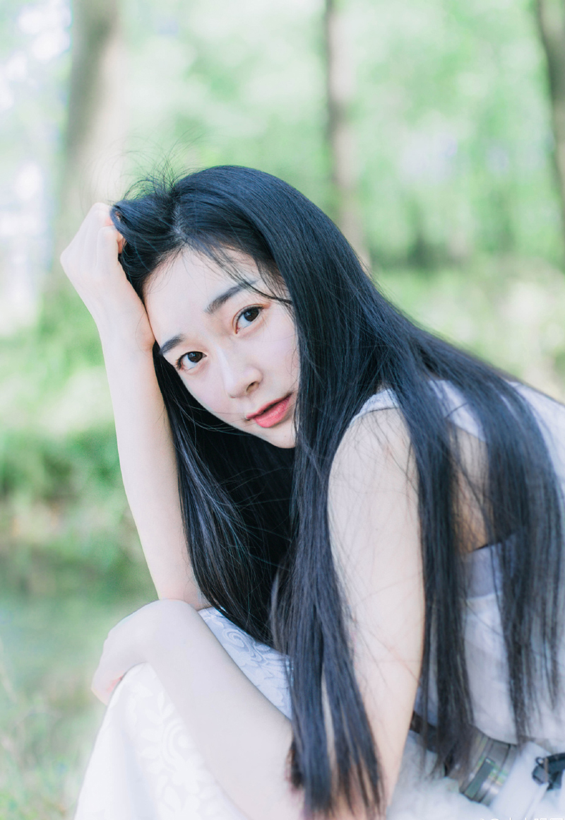 这个世界真是乱了套：说真话的人卑琐的像个小人，而说假话的人一本正经的像个君子。